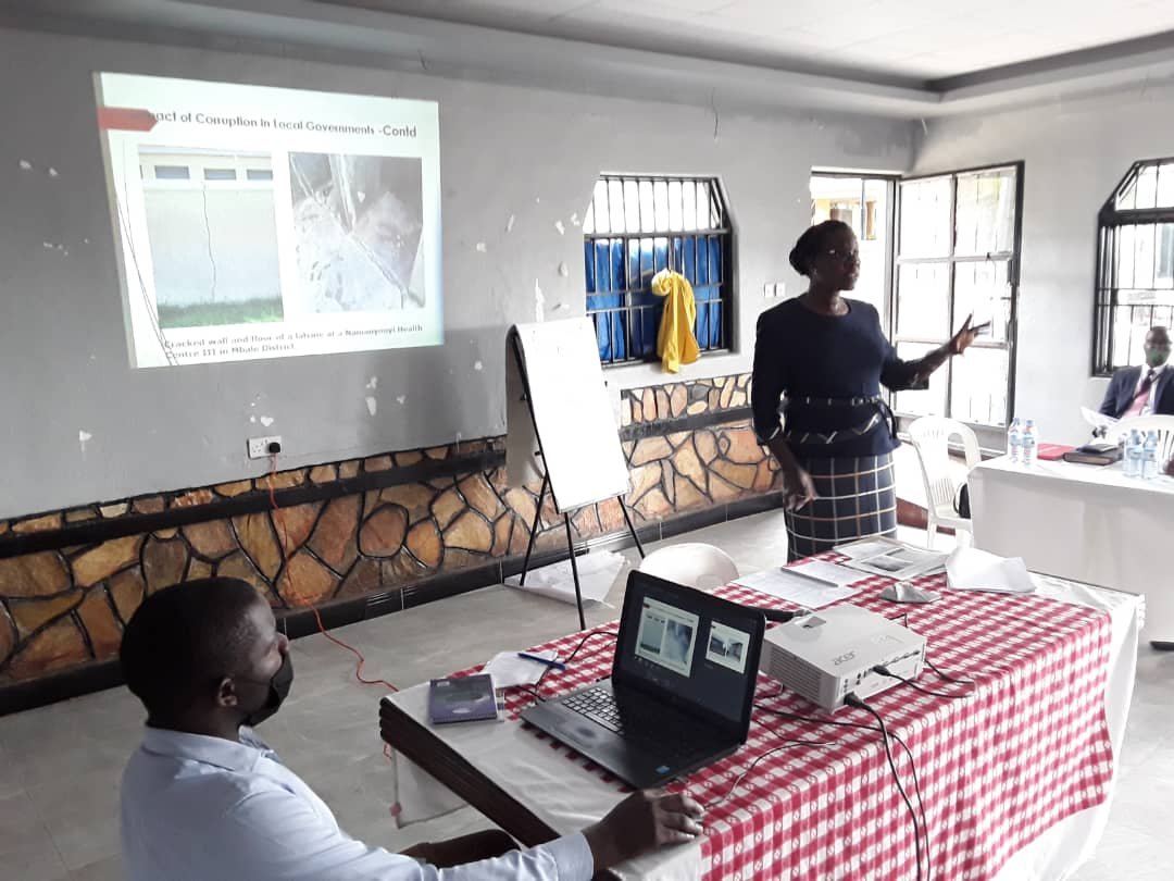 IGGUganda's tweet photo. Deputy IGG, Dr. Patricia Achan Okiria inducting Mubende Councillors on the impact of corruption in Local Governments and the role they have to play in its elimination. #CollaboratingAgainstCorruption https://t.co/EImJP8HiZe