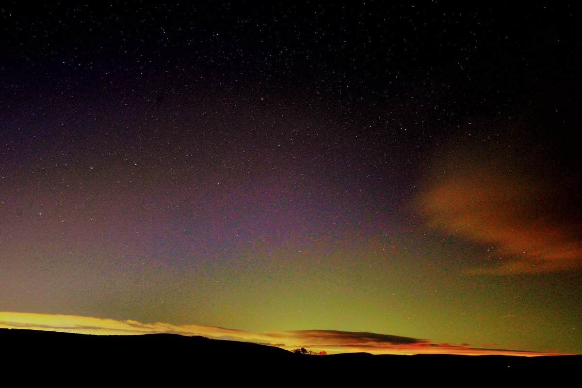 vpdd's tweet photo. You don't need to travel to Iceland to see the Northern Lights 🤩 Check out this amazing display captured at Tegg's Nose Country Park and the Cat &amp; Fiddle in the 
@peakdistrict last night 🌟

What fantastic images @MyGuidedWalks 📸💫 https://t.co/vrX0dRQNo8