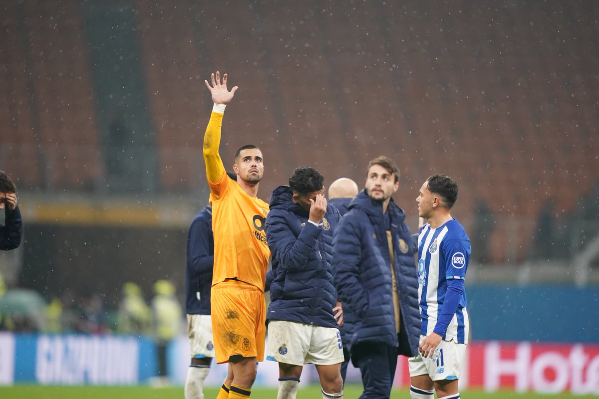 IvaNFCPortO's tweet photo. 💙 Спасибо за поддержку, «Драконы»! 🤜🤛

#FCPorto #ACMFCP #UCL https://t.co/Cw5j6kRiOq
