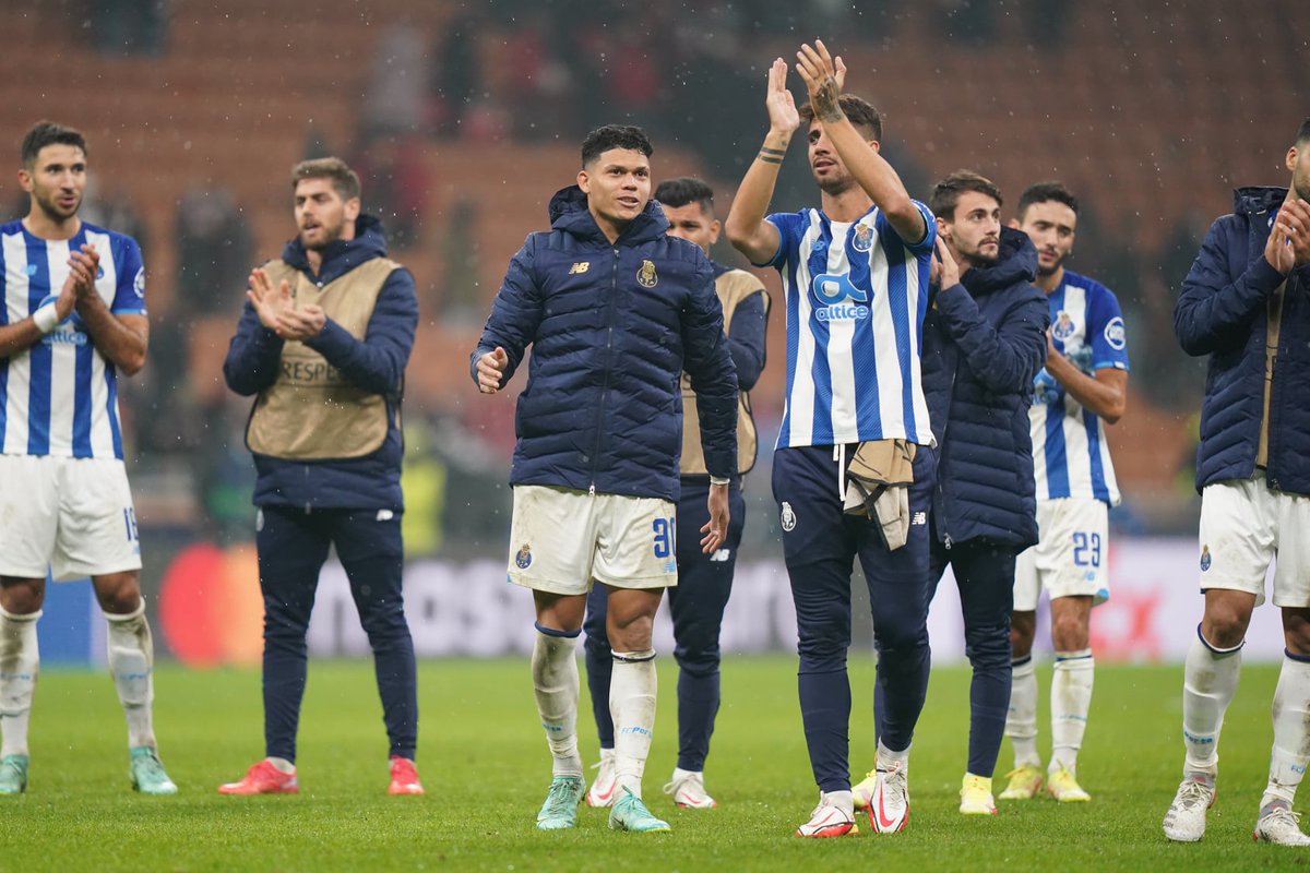 IvaNFCPortO's tweet photo. 💙 Спасибо за поддержку, «Драконы»! 🤜🤛

#FCPorto #ACMFCP #UCL https://t.co/Cw5j6kRiOq