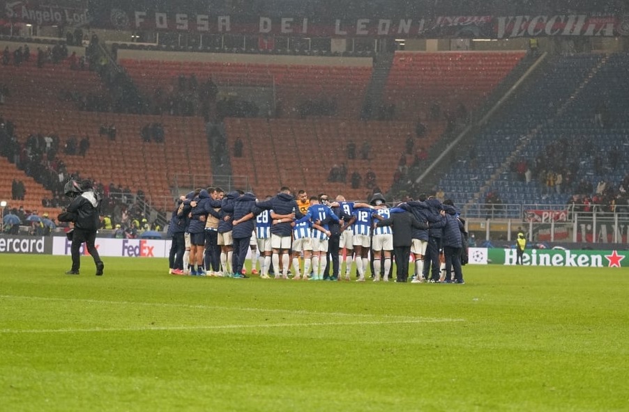 IvaNFCPortO's tweet photo. 💙 Спасибо за поддержку, «Драконы»! 🤜🤛

#FCPorto #ACMFCP #UCL https://t.co/Cw5j6kRiOq