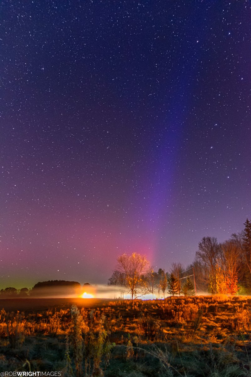 Went back out when it looked like more #aurora action was happening and it went nuts! Including a very tall blue pillar in the last photo. Incredible! <a href="/TamithaSkov/">Dr. Tamitha Skov</a> 
Timestamps (EDT):
3:50 AM | 3:51 AM | 3:57 AM | 4:33 AM
📍 Rollinsford, NH