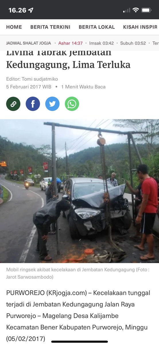 arifa_n's tweet photo. Banyak warga bilang, biasanya kecelakaan di jembatan itu mobilnya masuk jurang. Tapi kalau Allah ingin berkehendak lain, mudah saja bagiNya. #selfreminder https://t.co/VyxdEUVdTw