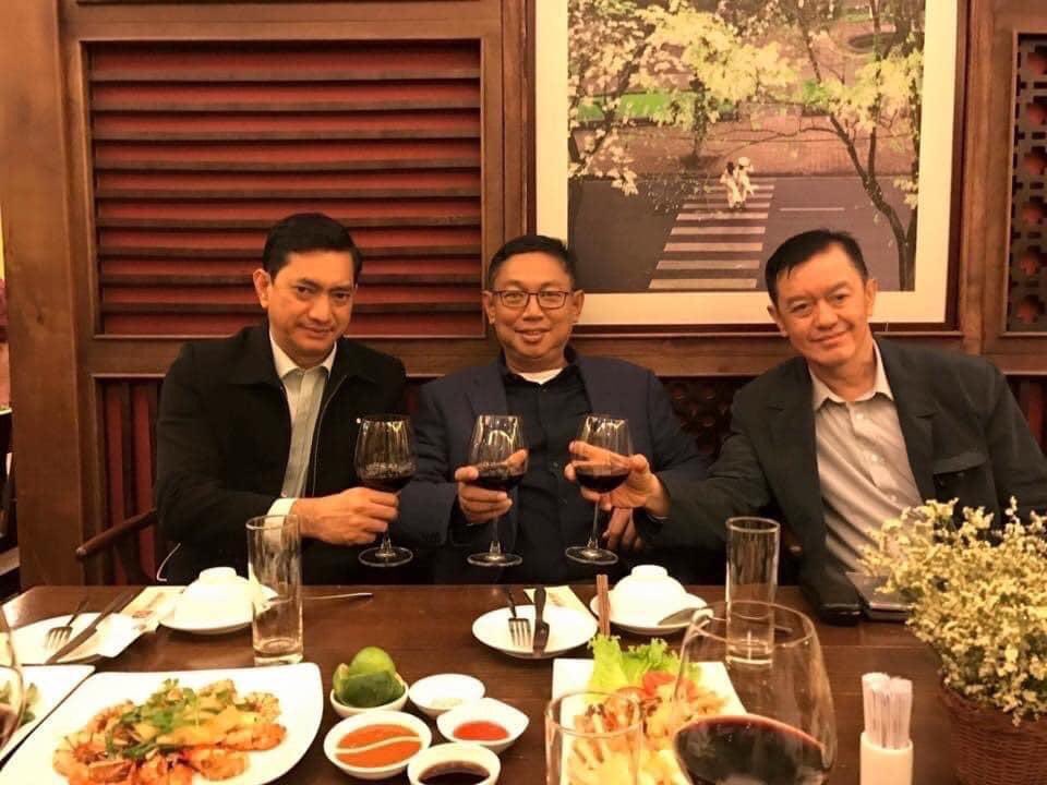 EnicsKyaw's tweet photo. U Thein Aung,chief finance officer of the Myanmar junta-owned Mytel Telecom company, was reportedly shot dead on Thursday morning in Mayangone Township,Yangon while walking with his wife.The retired navy major had close links with senior junta figures. 
 
#WhatsHappeningInMyanmar https://t.co/dBaKKPt9TX