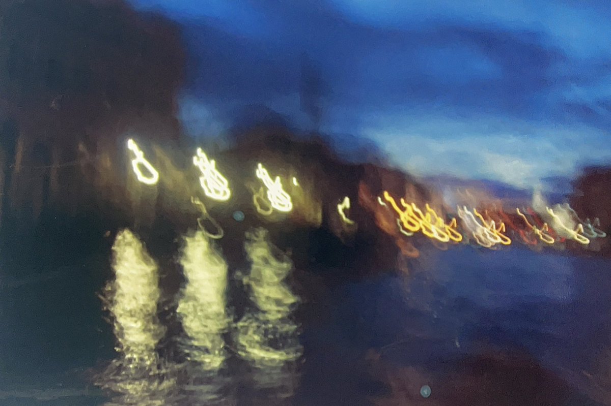 WelcomeToTheRe4's tweet photo. @chris_hawkins Apparently the lights in Venice look like guitars https://t.co/A77SRcpCHe