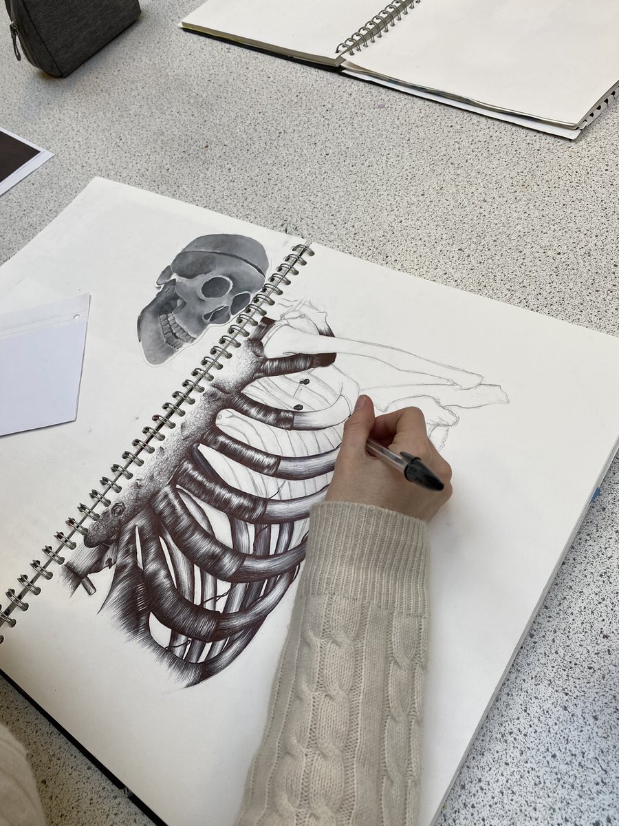 ArtDesignUpton's tweet photo. Our wonderful yr 13 ladies are working hard on their personal project study. So much #talent #creativity #Alevelart 👍🏻👏🏻 https://t.co/s0tajMljJP