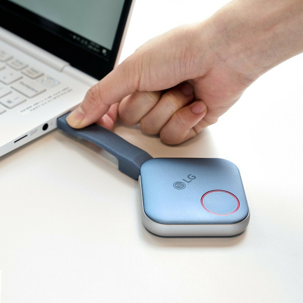 Minimalgoods Just Plug It In To Compatible Lg Signage And Laptop To Pair Them Then Press The Button On The Lg One Quick Share Dongle Device For Wireless Screen Sharing How