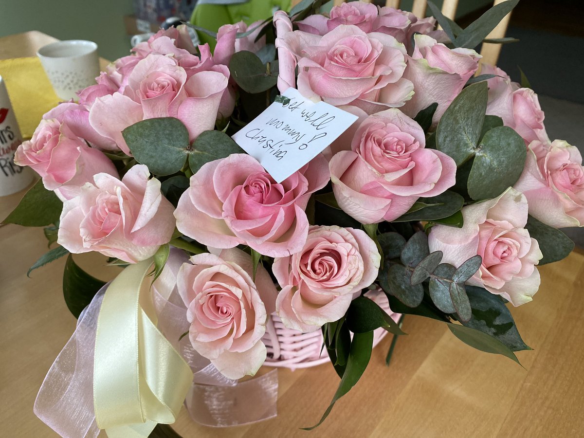 DeaDixit's tweet image. What a heartwarming welcome home…! 💕 #postoperation