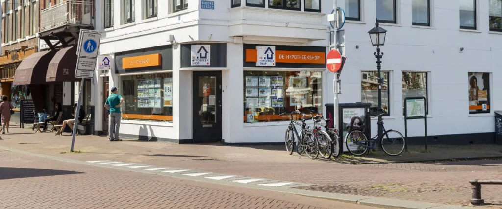 hypotheek023's tweet photo. Vacature: voor ons kantoor in Haarlem-Centrum zoeken wij een representatieve en enthousiaste medewerker Binnendienst. Wil jij ons team  versterken? Bekijk dan snel de vacature: https://t.co/9VNDXX5lbT #vacature #haarlem #hypotheekshop https://t.co/FgzMr6gz3u