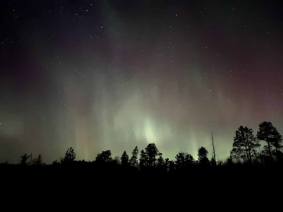 mkoos1's tweet photo. Northern Lights in Balsam, MN @GuyBrownWeather https://t.co/PDjrbg2DaO