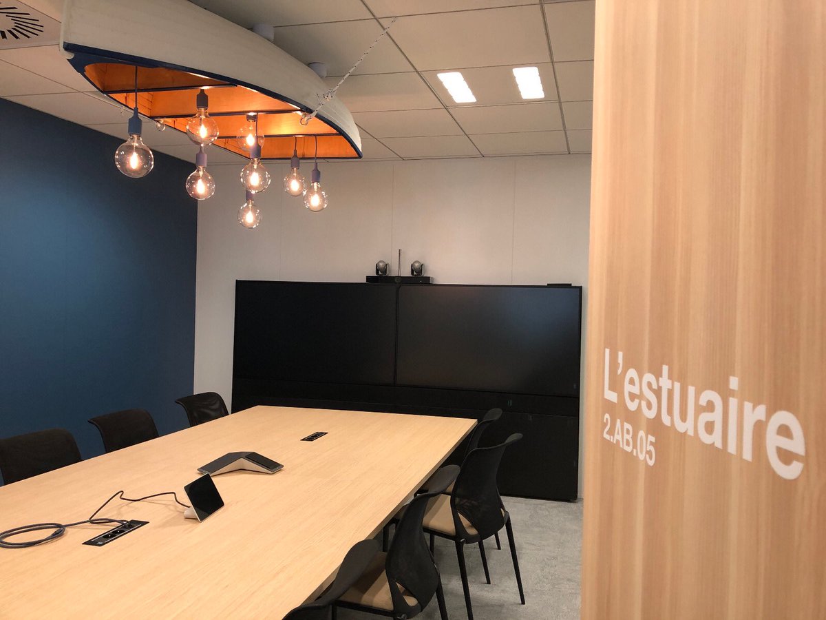 Aux côtés de <a href="/pierreclement_/">Pierre Clement</a> et <a href="/EHouviez/">Michelle Moreno</a> pour inaugurer aujourd’hui une nouvelle aventure digitale et humaine avec les salariés du nouveau site nantais <a href="/Orange_France/">Orange France</a> baptisé « Orange Estuaire » #LifeAtOrange