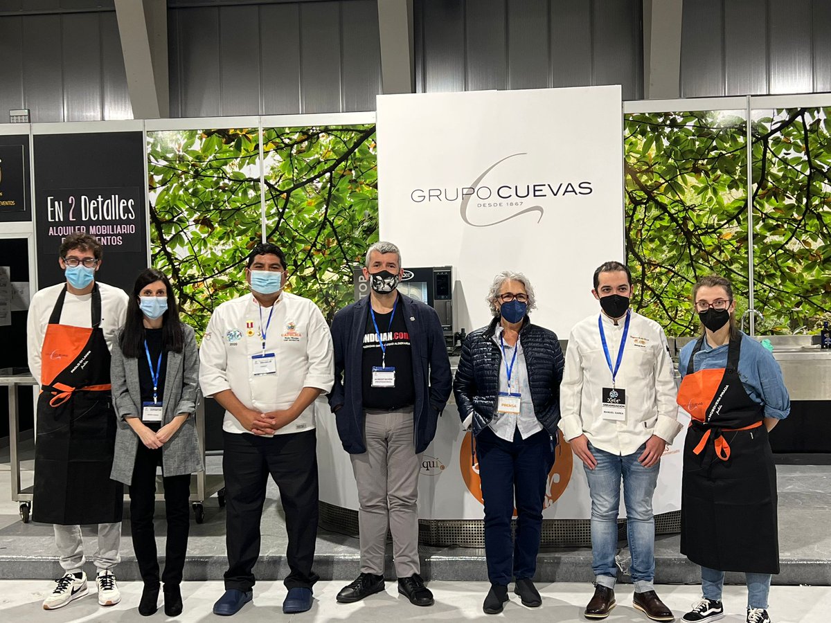 🍽 Ayer finalizamos la jornada con el Concurso Gourmet de <a href="/GrupoCuevas_/">Grupo Cuevas</a> con los chefs Marta Mosquera y  Paolo Di Lanni 👩‍🍳👨‍🍳
El jurado de esta edición: <a href="/AzpeitiaJosema/">Josema Azpeitia</a>, <a href="/manu_garea/">Manuel Garea</a>, Pilar Alonso y Rubén Mendoza.
¡El domingo conoceremos la receta ganadora! #Xantar2021