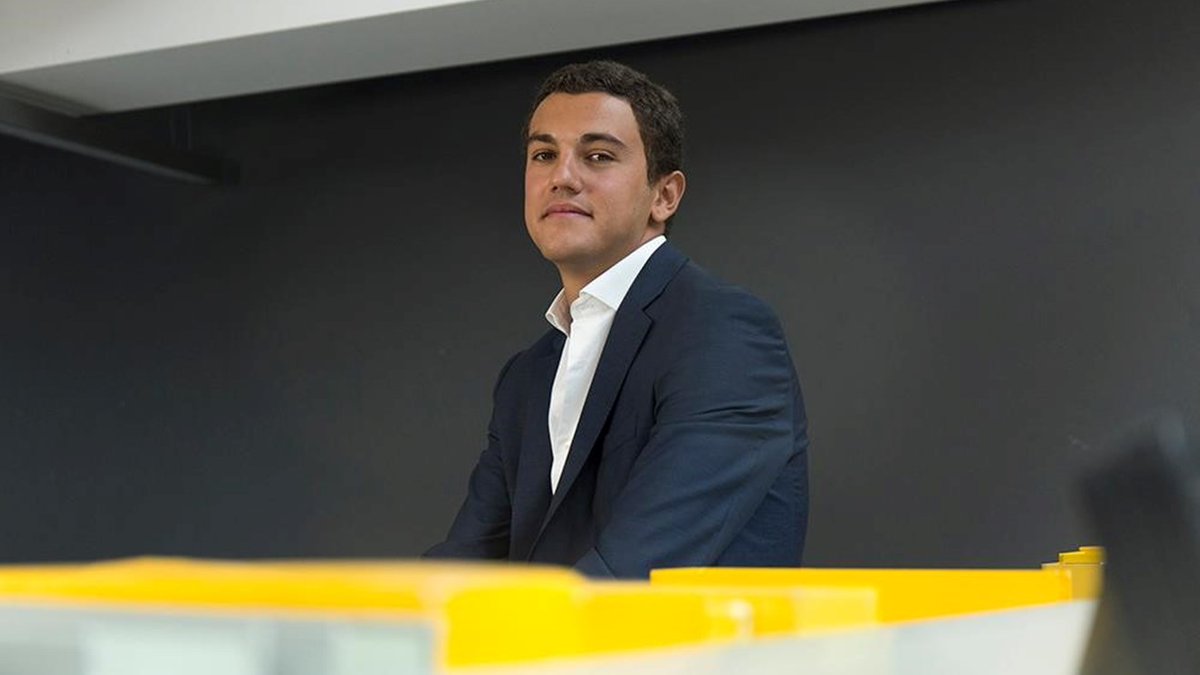 cabritum's tweet photo. @PBarnstorf @NGPocas Comentador Sebastião Bugalho suspeito de violência doméstica
No final de 2020, a PSP foi chamada a intervir uma situação de perseguição à então namorada do comentador. Duas testemunhas acompanharam o dia de pânico da vítima.
https://t.co/Jei2DVNCaV https://t.co/F8BrVF8s7I