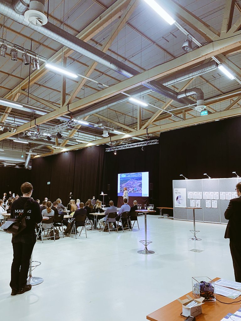 BusinessJKL's tweet photo. Olimme tänään mukana @uniofjyvaskyla matemaattis-luonnontieteellisen tk:n järjestämässä yrityspäivässä, jossa törmäytettiin yrityksiä ja tutkimushankkeita. Esittelimme ekosysteemityötä ja loimme yhteyksiä eri toimijoiden kesken 👍#ekosysteemit #jyväskylä #tutkimus #yritykset https://t.co/OcOKBzrA7h
