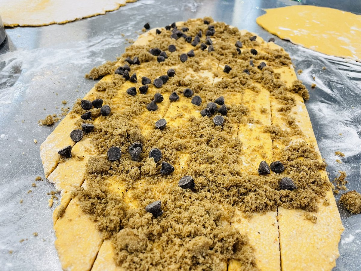 Diiimeco's tweet photo. #Success is giving it a shot! 🎯✨#pumpkinspice #itssonice #firstimefirsttry #youjustdidit! #gooey #cinnamon #culinaryarts #cooptech #share #spreadlove #everyday #Brooklyn 🙌🏽💫 https://t.co/XM9ebISZQ8