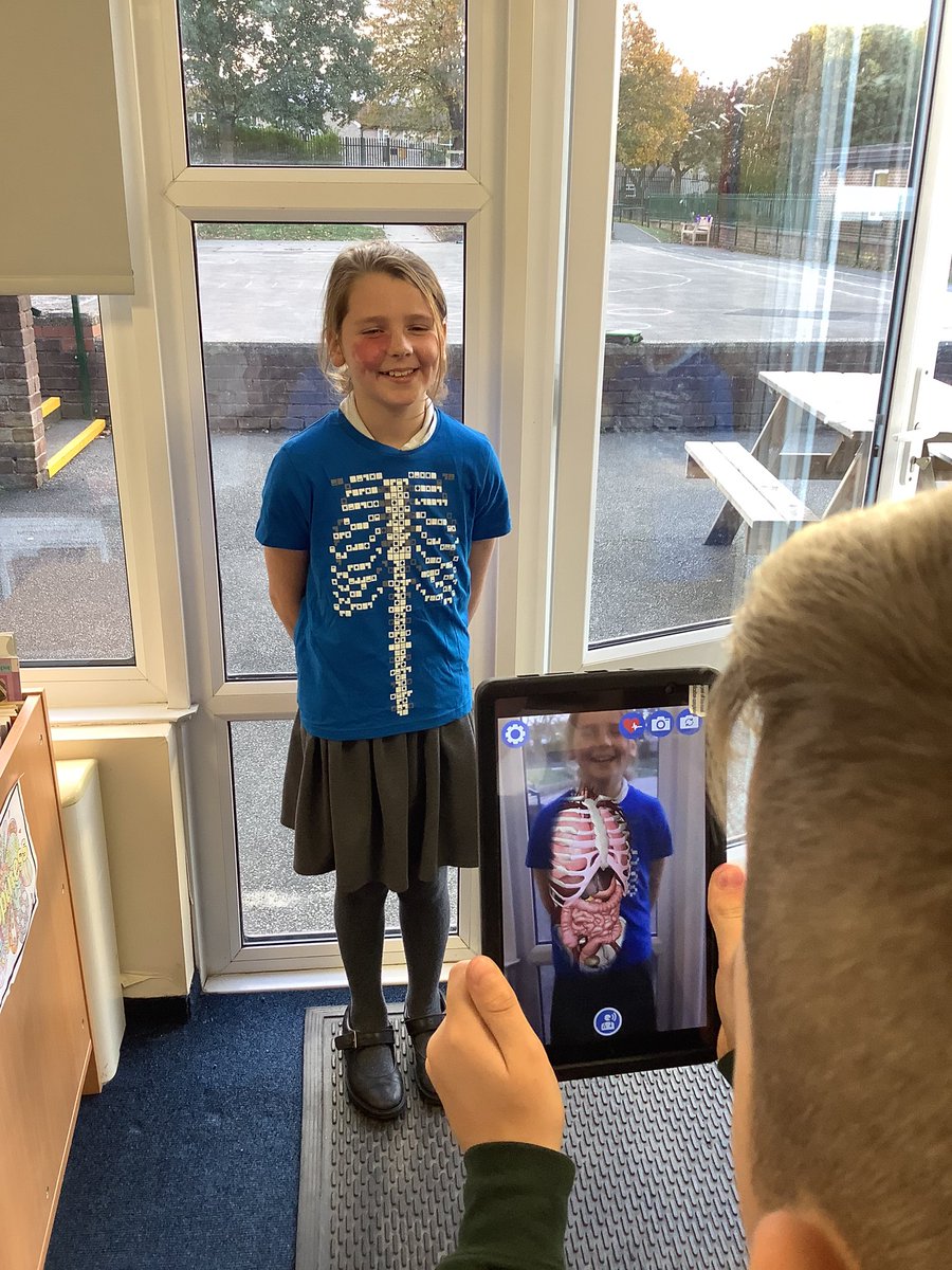 POrchardpa's tweet photo. Using the virtuali-tees to look at the digestive system. #ks2 #orchardscience https://t.co/ryTweAoQif