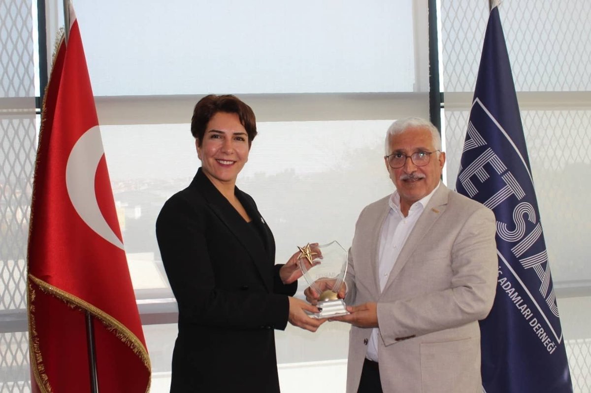 ZetsiadOrg's tweet photo. MOTAD Moda ve Tasarım Derneği Başkanı Betül Eren Işık ve Y.K. Üyeleri, derneğimizi ziyarette bulundular. Y.K. Başkanımız Mustafa Sartık ve Y.K. Üyelerimizin katıldığı görüşmede, iş birliği imkanları değerlendirildi.
#zetsiad #motad @motad
@MotadTr
@Mustafa73005542
@betulerenisik https://t.co/ccdyqwXb0A