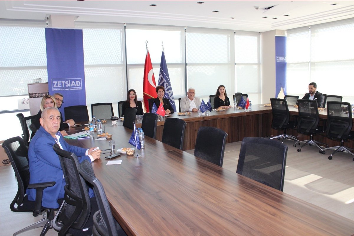 ZetsiadOrg's tweet photo. MOTAD Moda ve Tasarım Derneği Başkanı Betül Eren Işık ve Y.K. Üyeleri, derneğimizi ziyarette bulundular. Y.K. Başkanımız Mustafa Sartık ve Y.K. Üyelerimizin katıldığı görüşmede, iş birliği imkanları değerlendirildi.
#zetsiad #motad @motad
@MotadTr
@Mustafa73005542
@betulerenisik https://t.co/ccdyqwXb0A
