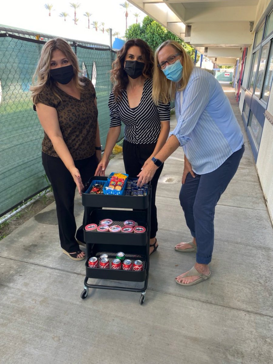 Mad_Patriots's tweet photo. Mrs. Zink gave our Patriot staff the gift of time and yummy treats! https://t.co/rTWyElIWvI