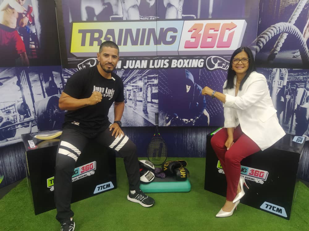 Compartiendo en el Programa Training 360 con Juan Luis Boxing por TicTv. El ejercicio es salud, te ayuda a mantener el cuerpo sano y reduce los riesgos de ciertas enfermedades ¡A movernos Aragueños!🏋🏻‍♀️