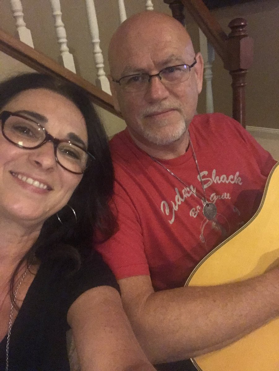vikki_mc's tweet photo. Eleanors-Downtown Jonesboro-tonight! 7-10pm https://t.co/s8zm7WNrsp