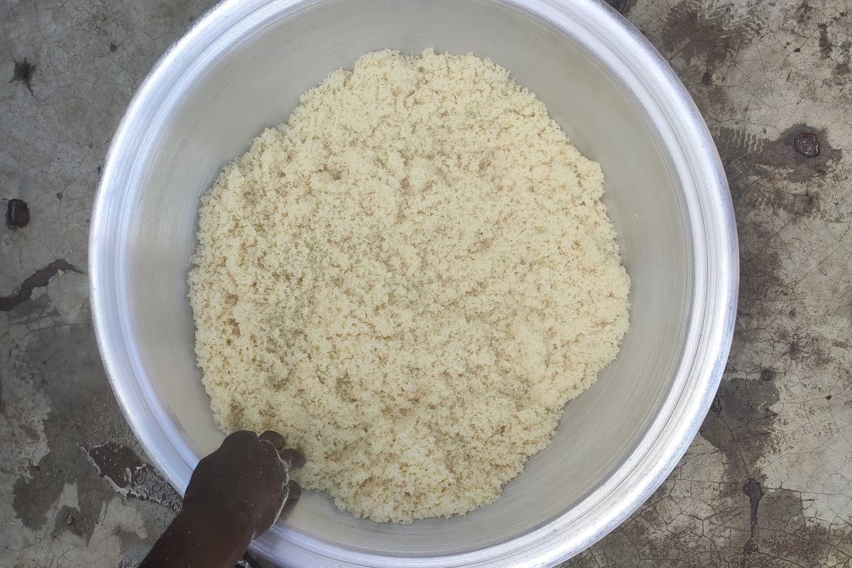 RtBfoods's tweet photo. In Côte d'Ivoire, a multidisciplinary team diagnoses the production and varietal preferences of Attiéké, a steamed #cassava semolina
More▶️ https://t.co/8mQIJWdQVq
#RTBfoods #cnra #Attieke #cotedivoire #food
@NRInstitute @Cirad https://t.co/MjeD0qC06r