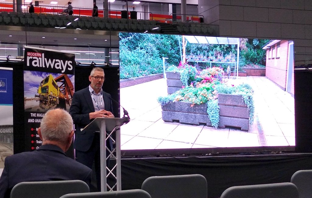 CommunityRail's tweet photo. The welcome and pride shown by groups like @FODSRS1 for passengers is vital and so much appreciated. Great mention by Malcolm Holmes of @WMRailExecutive about the role of #CommunityRail groups in #RailRecovery. @Modern_Railways @WorcsCRP @SLinePG @HeartCRP https://t.co/8Hj92qdERn