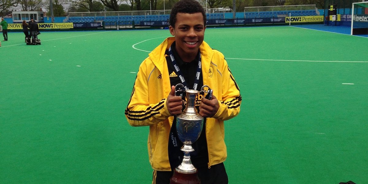 EnglandHockey's tweet image. Ahead of a crunch game against Surbiton, @OfficialBeeHC's Sam Apoola spoke to @TheHockeyPaper's Rod Gilmour about:

🐝 His chance introduction to the club
🇬🇧 The influence of GB stars
🏑 His hopes for hockey to become more diverse &amp;amp; inclusive

🔗 eng.hockey/3EJuKNt