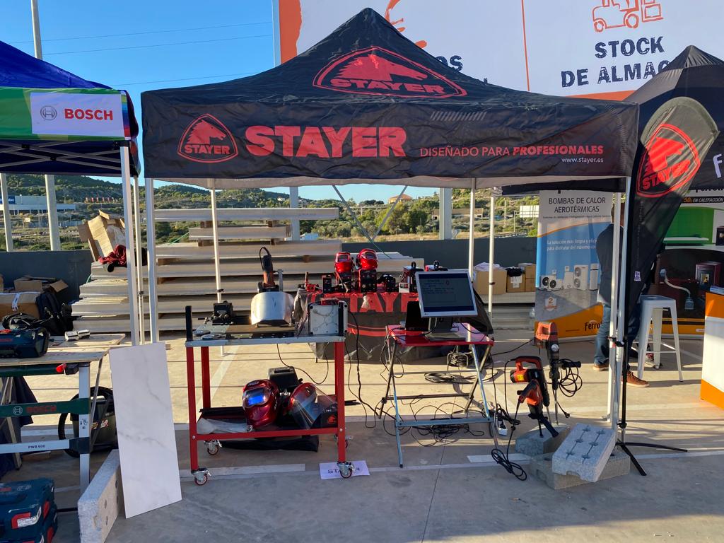 Hoy hemos estado celebrando el primer año de vida de #BRICOMARTFinestrat en la Feria para Profesionales ¿Has estado?  

@bricomart  #FeriaAniversarioFinestrat #maquinariaindustrial #herramientasprofesionales #herramientaseléctricas