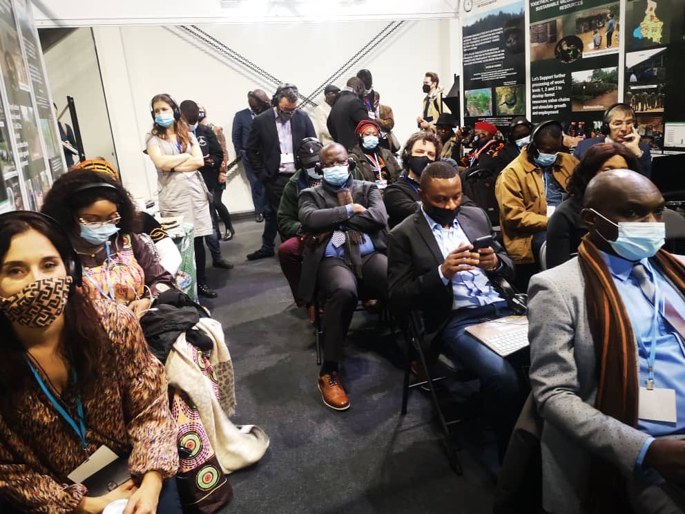 COMIFACINFO's tweet photo. Side event en cours organisé par CAFI dans le pavillon COMIFAC sous le thème: Rainforest Foundation UK (RFUK) and Client Earth
(CE)Client Earth: Local Solutions with Global Significance:
Participatory Forestry in the Congo Basin #congobasin #bassinducongo #bassincongo #Carbon https://t.co/WkNLuPo91S