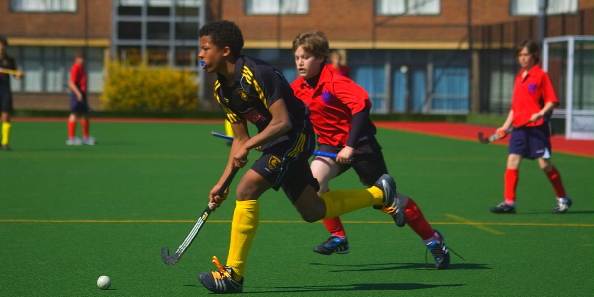 EnglandHockey's tweet image. Ahead of a crunch game against Surbiton, @OfficialBeeHC's Sam Apoola spoke to @TheHockeyPaper's Rod Gilmour about:

🐝 His chance introduction to the club
🇬🇧 The influence of GB stars
🏑 His hopes for hockey to become more diverse &amp;amp; inclusive

🔗 eng.hockey/3EJuKNt