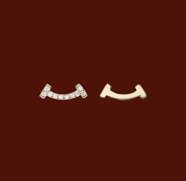 crisjoyas_spain's tweet photo. Sonríe cuando estés feliz, y más aún cuando no estés feliz, ¡porque las chicas sonrientes no tienen mala suerte!  ¿Sonreiste hoy?😄
#crisjoyas #joyas #pendientes #instagramdown https://t.co/cgeA4bfOp6