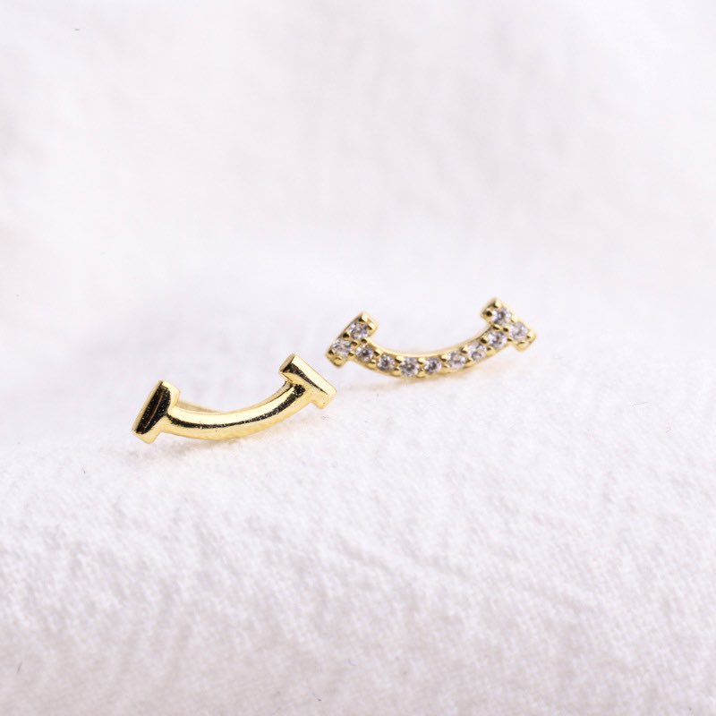 crisjoyas_spain's tweet photo. Sonríe cuando estés feliz, y más aún cuando no estés feliz, ¡porque las chicas sonrientes no tienen mala suerte!  ¿Sonreiste hoy?😄
#crisjoyas #joyas #pendientes #instagramdown https://t.co/cgeA4bfOp6