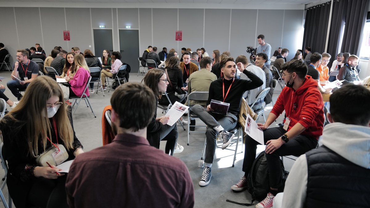 250! C’est le nombre d’alternants <a href="/cmarkea/">Crédit Mutuel Arkéa</a> toutes entités confondues. Parce qu’une intégration réussie passe aussi par la rencontre, <a href="/VCrouzier/">Véronique CROUZIER-BE🅰️RD</a> leur a donné rdv à l'occasion du #CarrefourDesAlternants. Quel plaisir de se retrouver😍Restez connectés, on vous en dit + bientôt..🎥