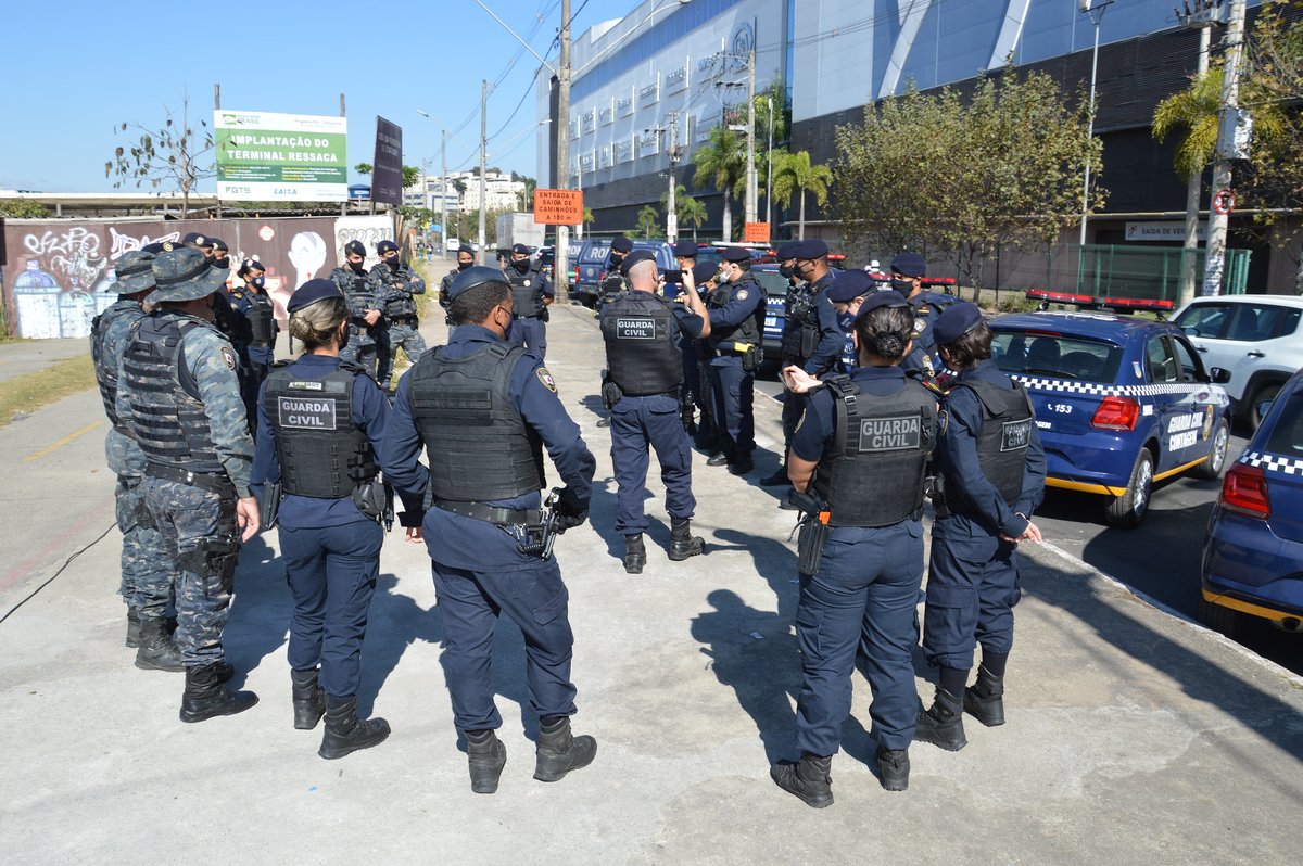 GuardaContagem's tweet image. Guarda Civil de Contagem auxilia resgate de moradora, ilhada na avenida Tereza Cristina, durante tempestade
contagem.mg.gov.br/novoportal/gua…