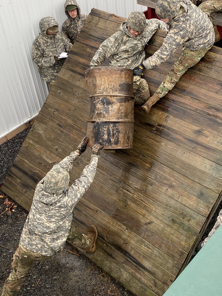 Bucknell_ROTC's tweet photo. Bison Battalion cadets using teamwork and their leadership to overcome FLRC tasks/courses this past weekend. #ArmyStrong #ArmyFamily #LeadershipExcellence https://t.co/T67MumCakd
