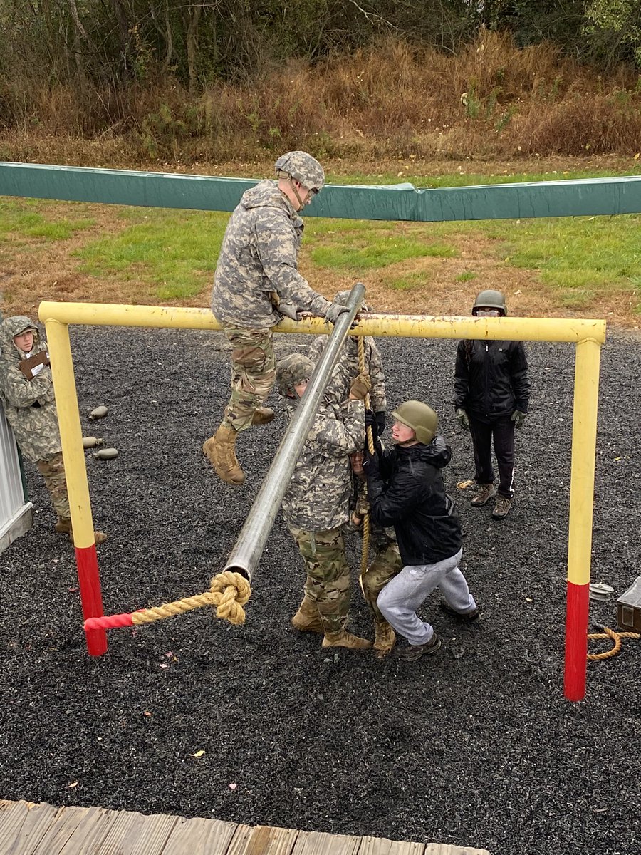 Bucknell_ROTC's tweet photo. Bison Battalion cadets using teamwork and their leadership to overcome FLRC tasks/courses this past weekend. #ArmyStrong #ArmyFamily #LeadershipExcellence https://t.co/T67MumCakd