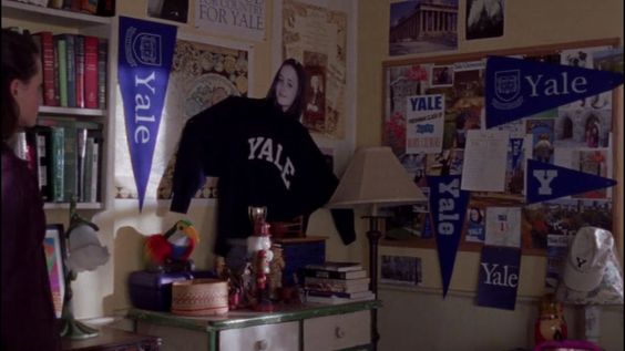 chanelgabrieIIe's tweet photo. manifesting for finals season https://t.co/7pBTZSpEy0