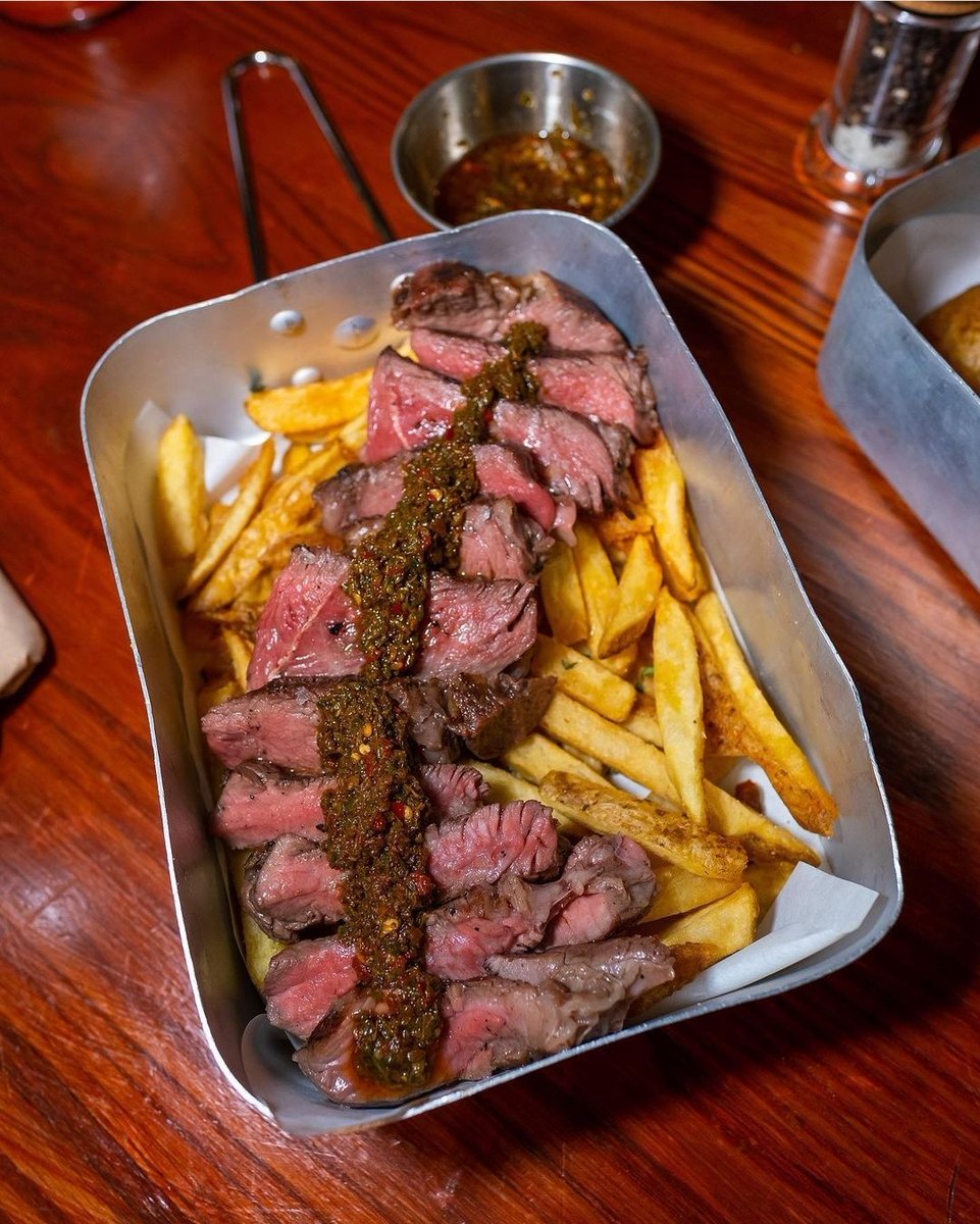 Staying classy with a perfectly cooked pink British bavette, homemade chimichurri sauce and chips. 

thank you for capturing the moment 💫💫 <a href="/burgerlist/">The Burger List</a>

Need more? 

Kingspark is open as usual from 5 pm!