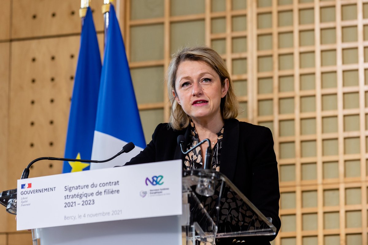 barbarapompili's tweet photo. Pour faire face au dérèglement climatique et garantir l’accès de tous à une énergie decarbonée, notre pays mène une révolution de son système énergétique.
Signature avec @AgnesRunacher du contrat stratégique de filière Nouveaux Systèmes Énergétiques pour réussir cette transition. https://t.co/KsH8whrc8K