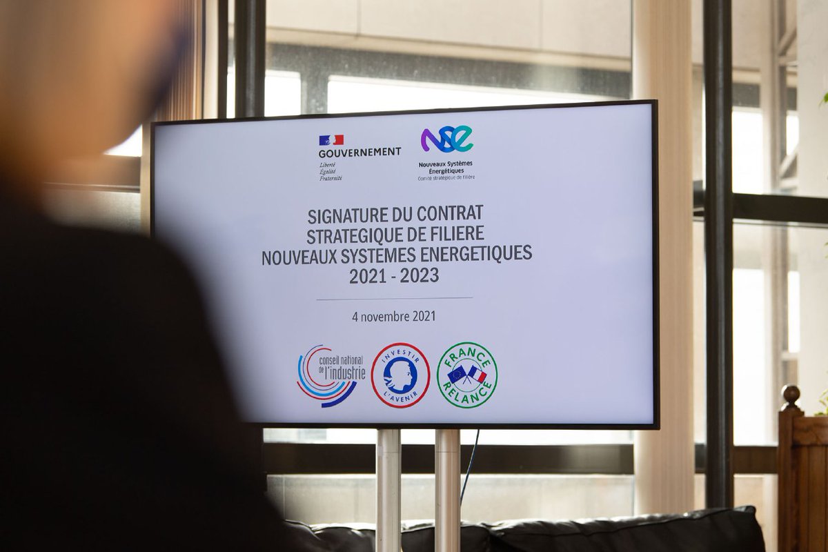 barbarapompili's tweet photo. Pour faire face au dérèglement climatique et garantir l’accès de tous à une énergie decarbonée, notre pays mène une révolution de son système énergétique.
Signature avec @AgnesRunacher du contrat stratégique de filière Nouveaux Systèmes Énergétiques pour réussir cette transition. https://t.co/KsH8whrc8K
