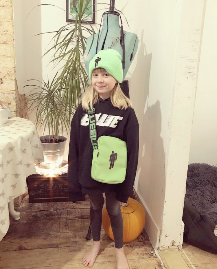 Rob_Stan_Lex's tweet photo. @billieeilish my daughter Penelope…your number 1 fan! https://t.co/v13FsGTnBu