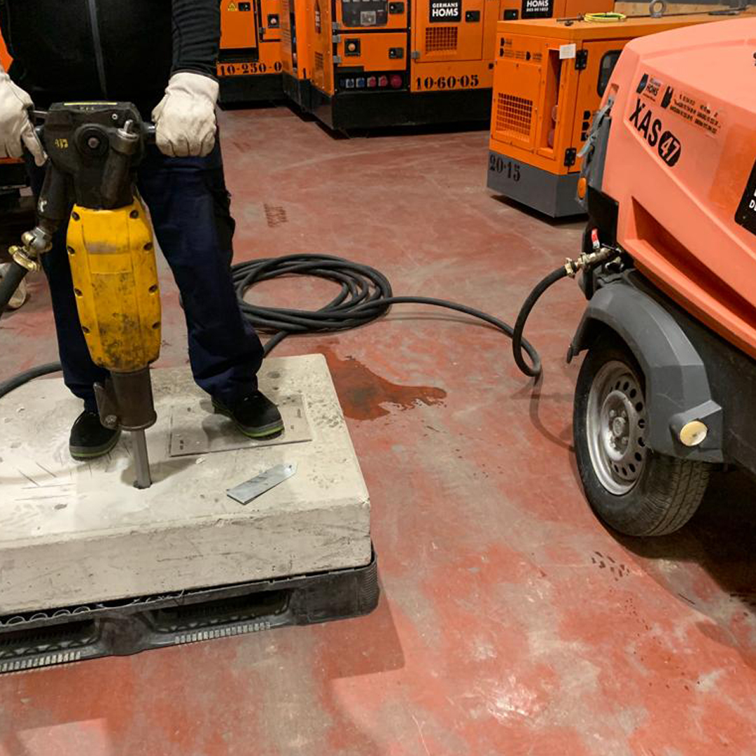 HomsRentals's tweet photo. Conoce nuestros #compresoresaire @DoosanEquipment, sus características y funcionamiento con los que podrás proporcionar energía a tu maquinaria.
+info en el #blogHoms: https://t.co/pCAl2fEvfy
#Alquilaonline: https://t.co/1G5ozzVAXL https://t.co/xQithrxdDZ