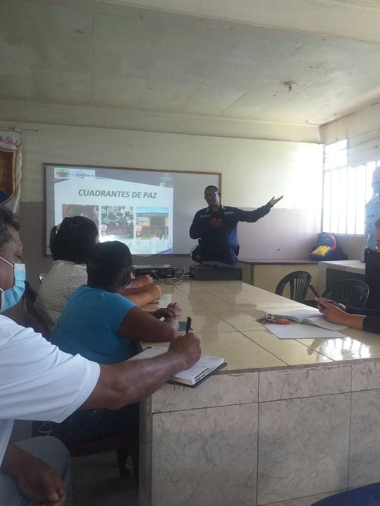 CbitEloy's tweet photo. #04denoviembre La U.E.E Andrés Eloy Blanco presente junto a la comunidad, protección del niño, niña y adolescente, representantes docentes y cbit lamas en el taller CUADRANTES DE PAZ, articulado por los funcionarios Soler y Heredia  del municipio Lamas @leoalvacabrera https://t.co/jgNJssa4tm