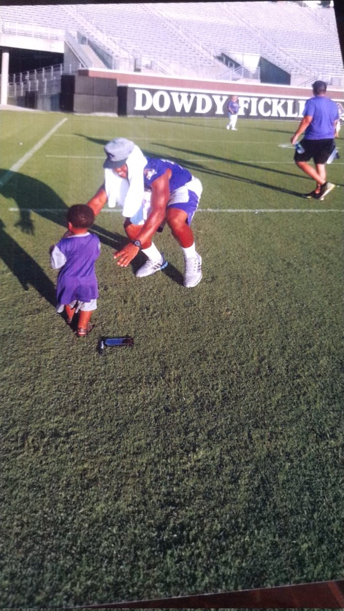 AuthorFMHicks's tweet photo. @ECUPiratesFB @ECUAthletics @Tre_Hicks_ @ImThatDude_56 @RachelBaribeau Throw back Thursday, ECU Alum and Football player Tre Hicks playing with his younger brother and hopeful future Pirate Zay Hicks 💯💯❤️😎 https://t.co/dfn87DF5dD
