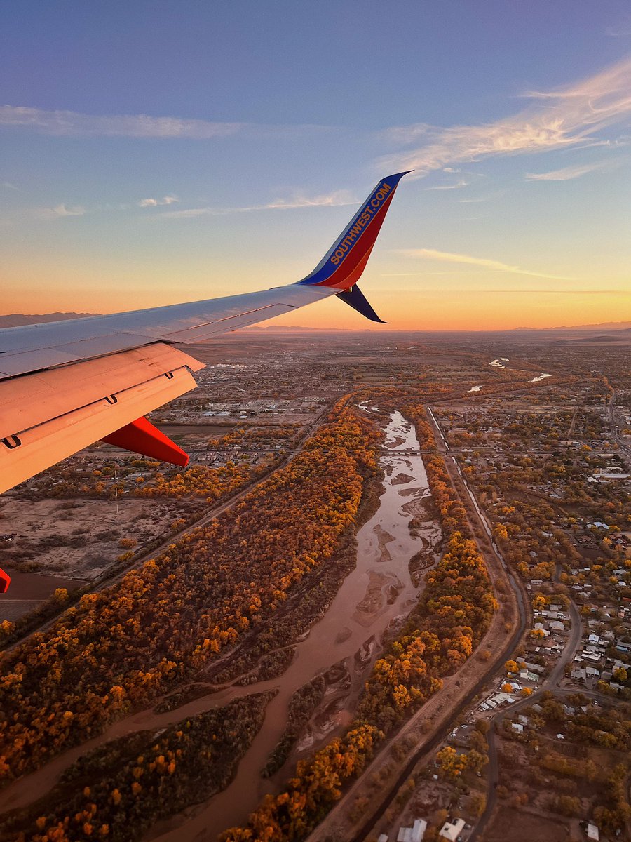 SaraSwagGold's tweet photo. abq goes so hard in the fall https://t.co/lpCgyvwEqo