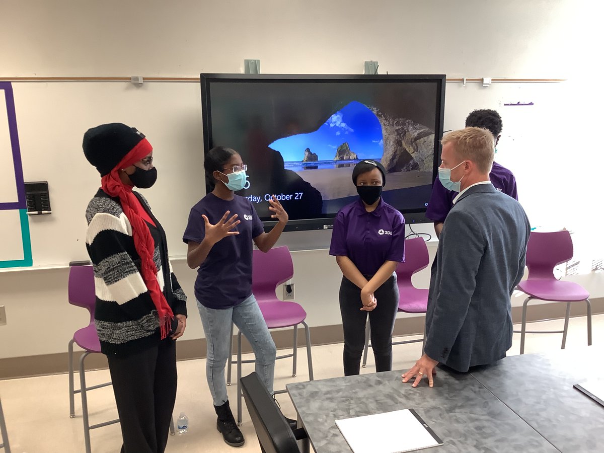 APSsatlanta's tweet photo. Another @3DEschools Tour @ SAHS! Last week and this week, we have had visitors come to π & ππΎ about our glows and grows of @3deSah Whole π« Implementation! #3DE/STEM Pitch Room #InnovationCafe #DaltonHS #MLKHS @TommyUsherAPS @DrLisaHerring @apsupdate https://t.co/D6MMBA1c6X