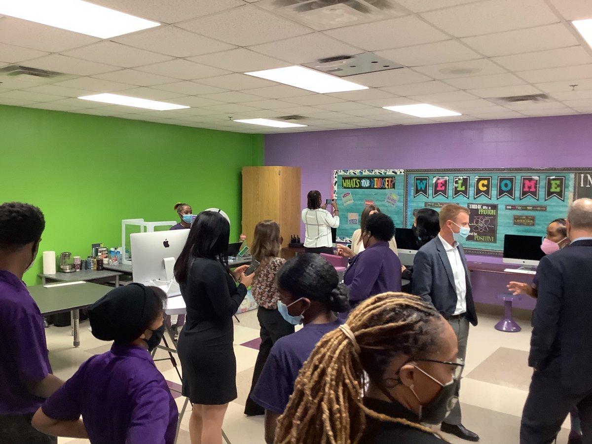 APSsatlanta's tweet photo. Another @3DEschools Tour @ SAHS! Last week and this week, we have had visitors come to π & ππΎ about our glows and grows of @3deSah Whole π« Implementation! #3DE/STEM Pitch Room #InnovationCafe #DaltonHS #MLKHS @TommyUsherAPS @DrLisaHerring @apsupdate https://t.co/D6MMBA1c6X