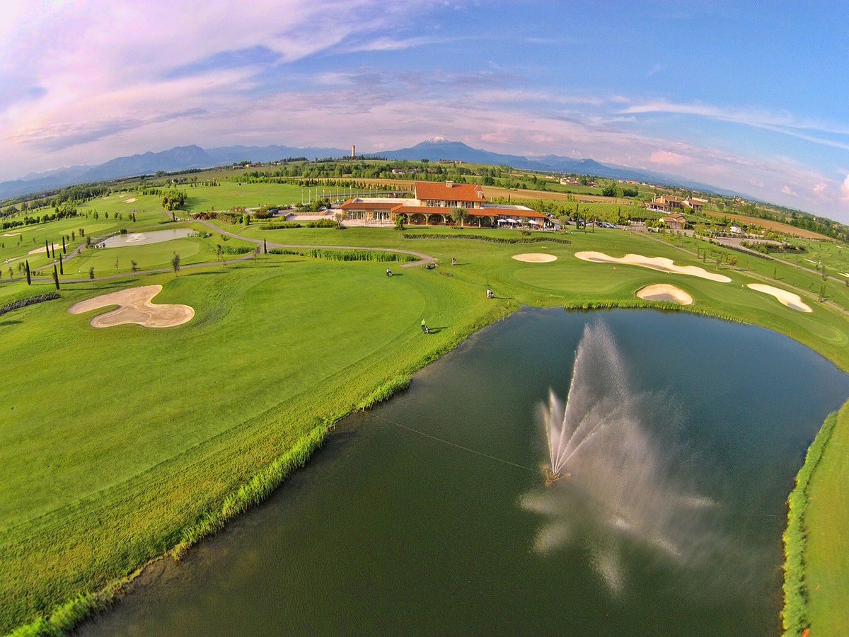 ItalianOpen's tweet image. 📸 Facciamo il pieno di bellezza con gli ultimi 4 percorsi dell'#OpendItalia

2021 📍 @marcosimonegolf 
2020 📍 @ChervoGolf 
2019 📍 Olgiata Golf Club
2018 📍 @Gardagolf