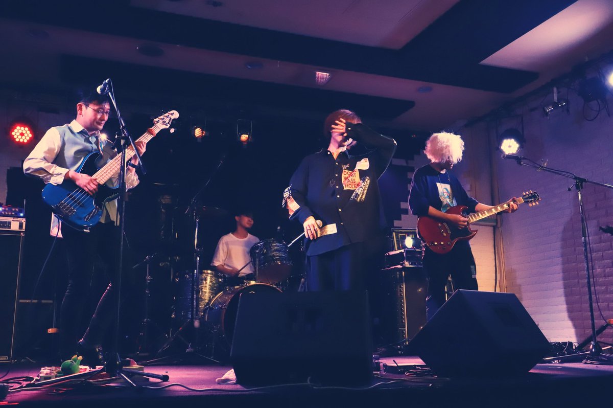 izm61_focutyu's tweet photo. Livephoto:地球儀
(@CQGofficial 
2021.10.31 ギグのつぼ×FootRock&amp;BEERS企画
｢東心斎橋大パニック☆2021･秋景色☆｣
@ FootRock&amp;BEERS

#izmn_Focutyu   #ギグのつぼ
 #gignotubo  #地球儀  #FootRock_BEERS  #Livephoto https://t.co/8mXUQatK0I